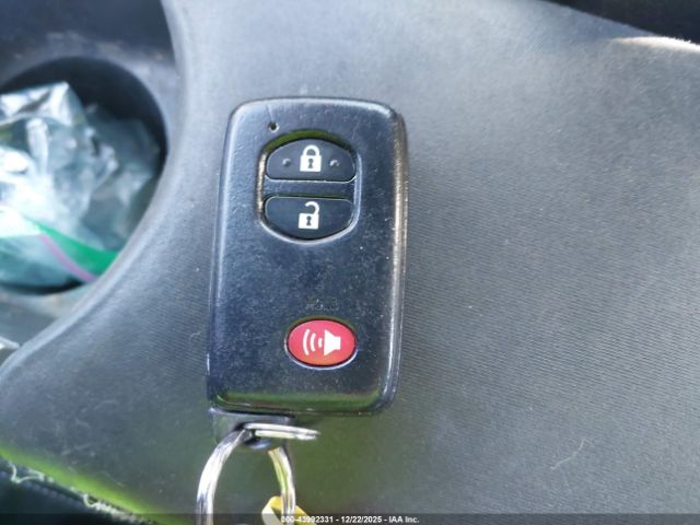 Toyota Prius Two Image 13