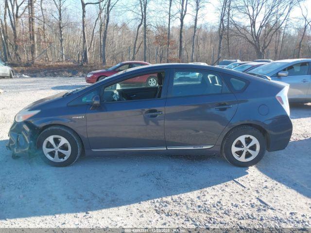 Toyota Prius Two Image 12