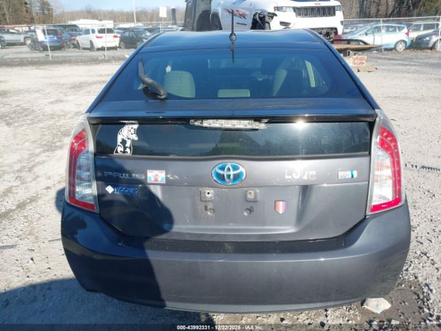Toyota Prius Two Image 4