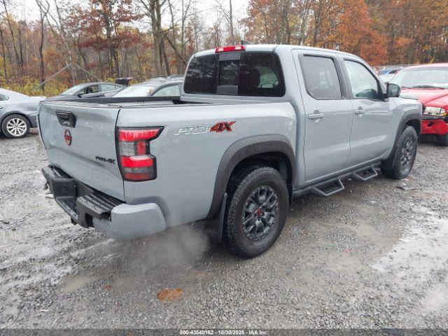 Nissan Frontier Pro-4x 4x4 Image 3