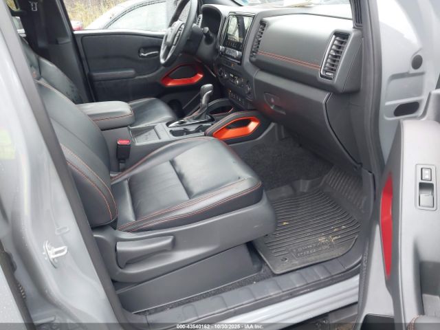 Nissan Frontier Pro-4x 4x4 Image 4