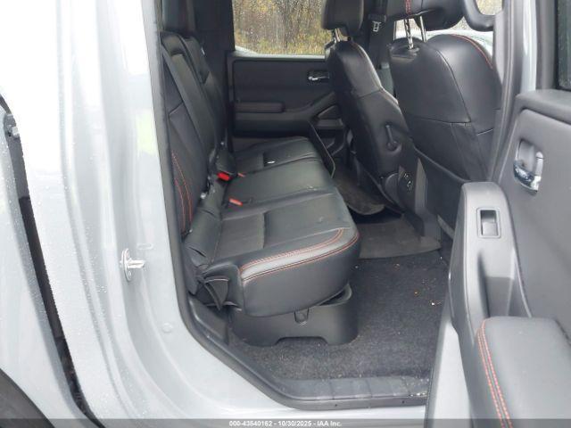 Nissan Frontier Pro-4x 4x4 Image 14