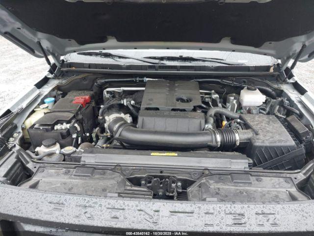 Nissan Frontier Pro-4x 4x4 Image 16