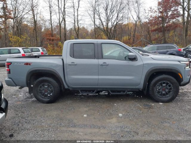 Nissan Frontier Pro-4x 4x4 Image 9