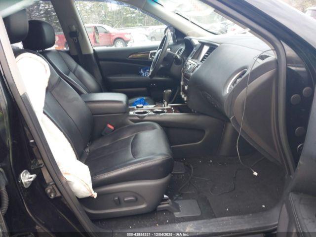 Nissan Pathfinder Platinum Image 2