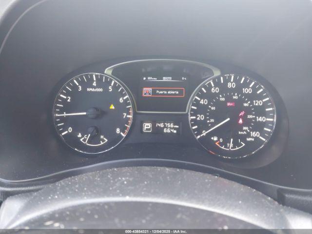 Nissan Pathfinder Platinum Image 3