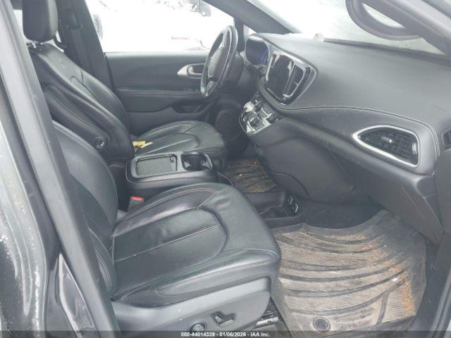 Chrysler Pacifica Touring L Awd Image 6