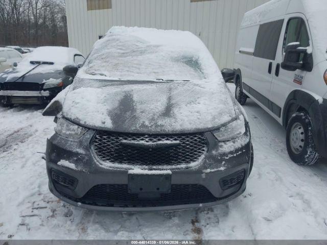 Chrysler Pacifica Touring L Awd Image 12