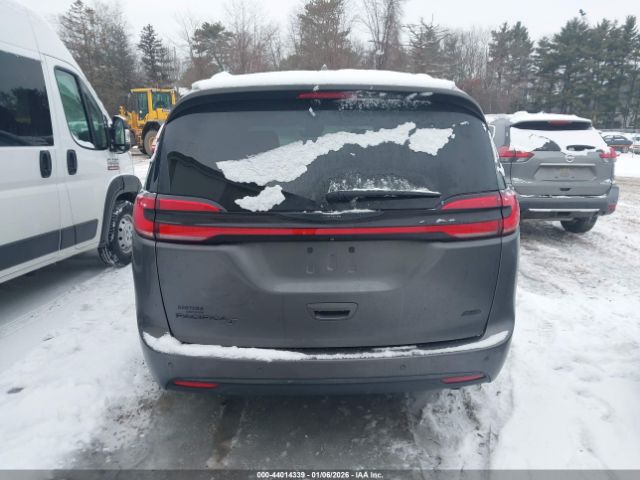 Chrysler Pacifica Touring L Awd Image 15